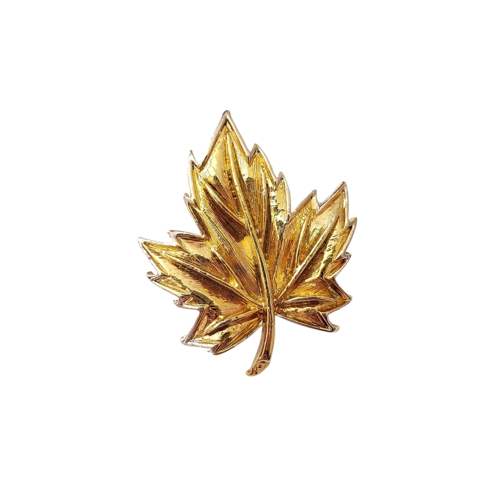 Vintage Gold tone leaf brooch